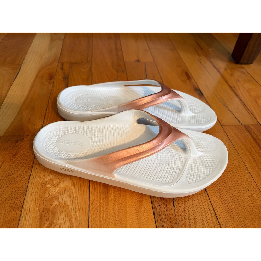 OOFOS OOlala Luxe Recovery Sandal flip-flops white rose gold woman's size 10